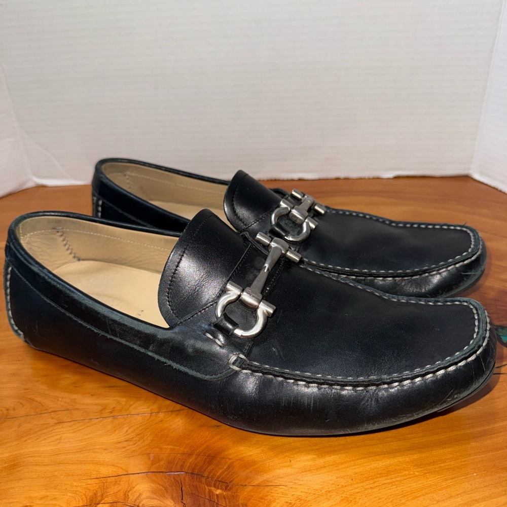 Ferragamo Gancini Driver ornament Black Leather Slip-On Loafers